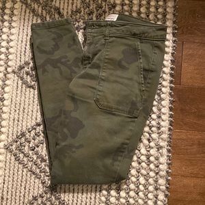 Sanctuary size 26 camo jeans